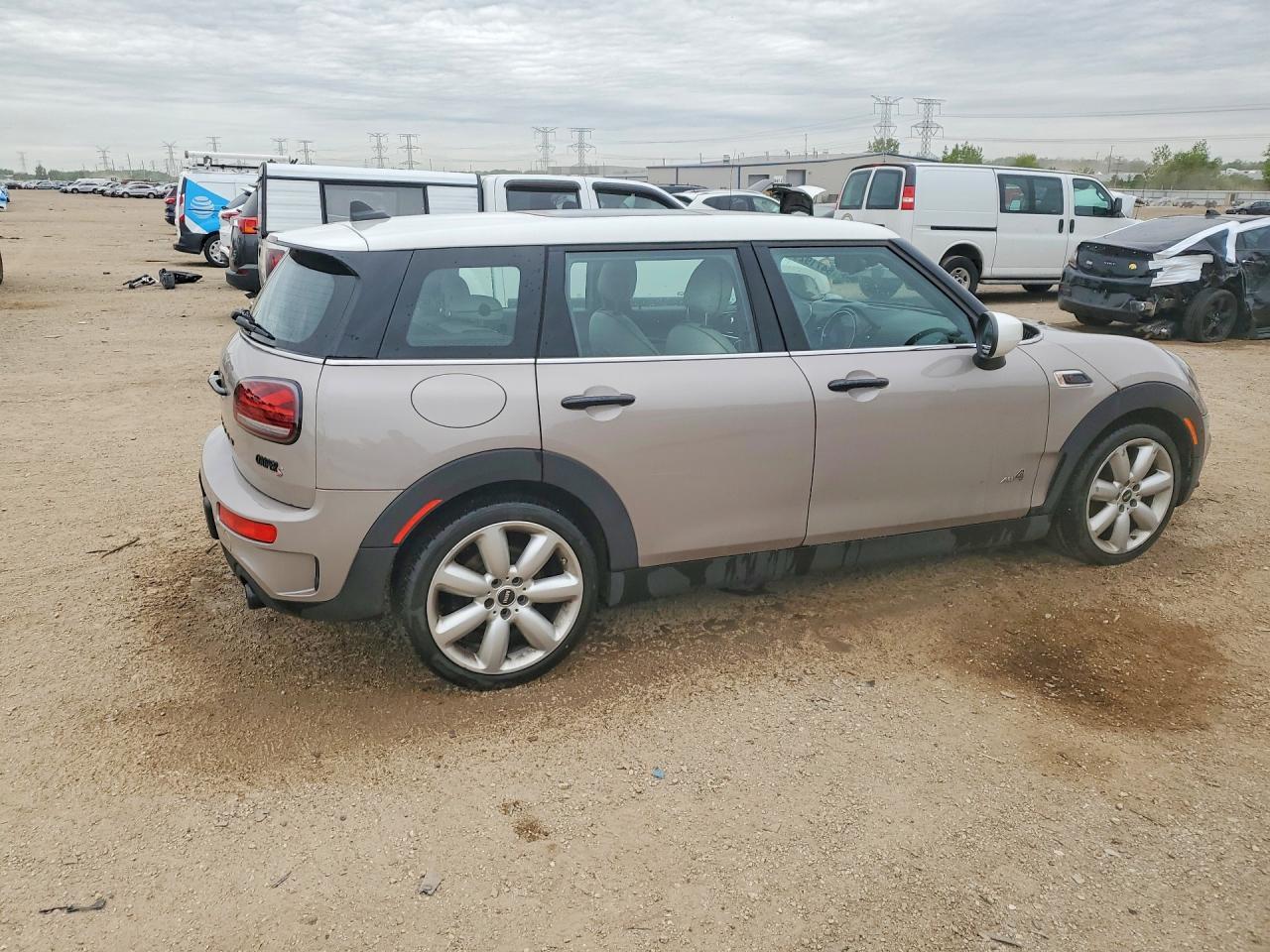 2022 Mini Cooper S Clubman All4 - Фото 3