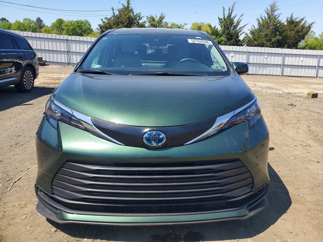 2025 Toyota Sienna Le - Фото 5