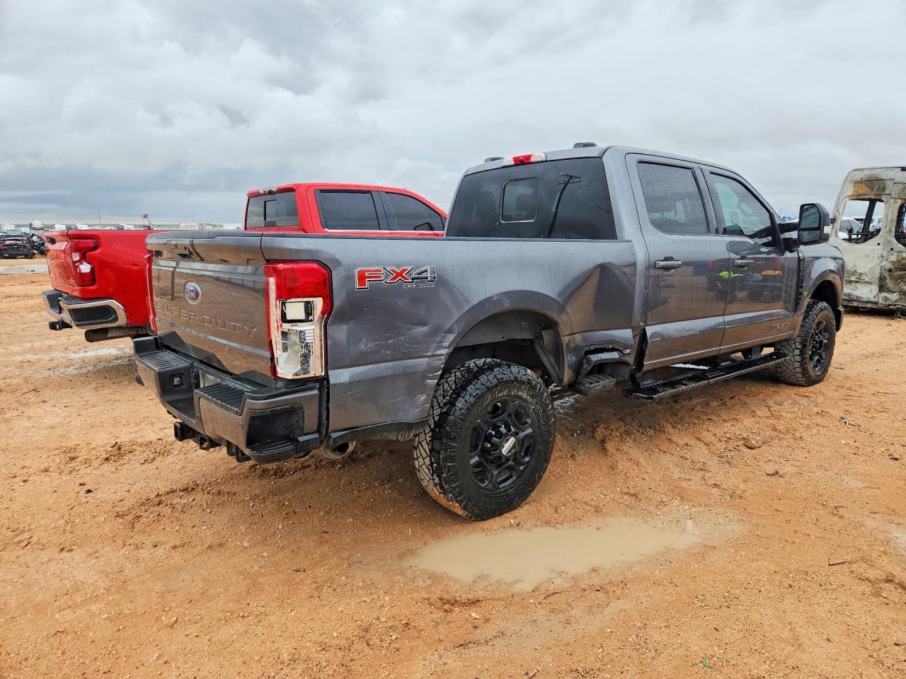 2023 Ford F250 Super Duty - Фото 3