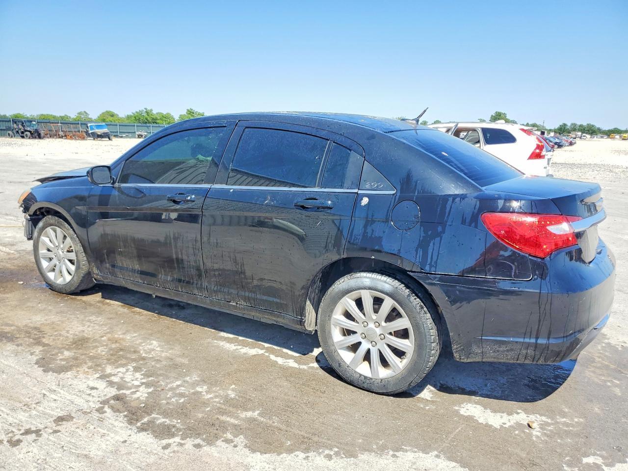 2012 Chrysler 200 Touring - Фото 2