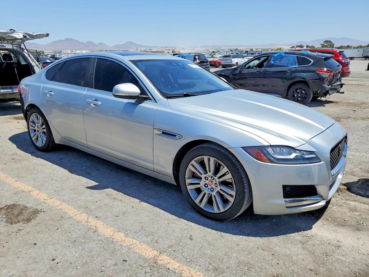 2017 Jaguar Xf Premium - Фото 4