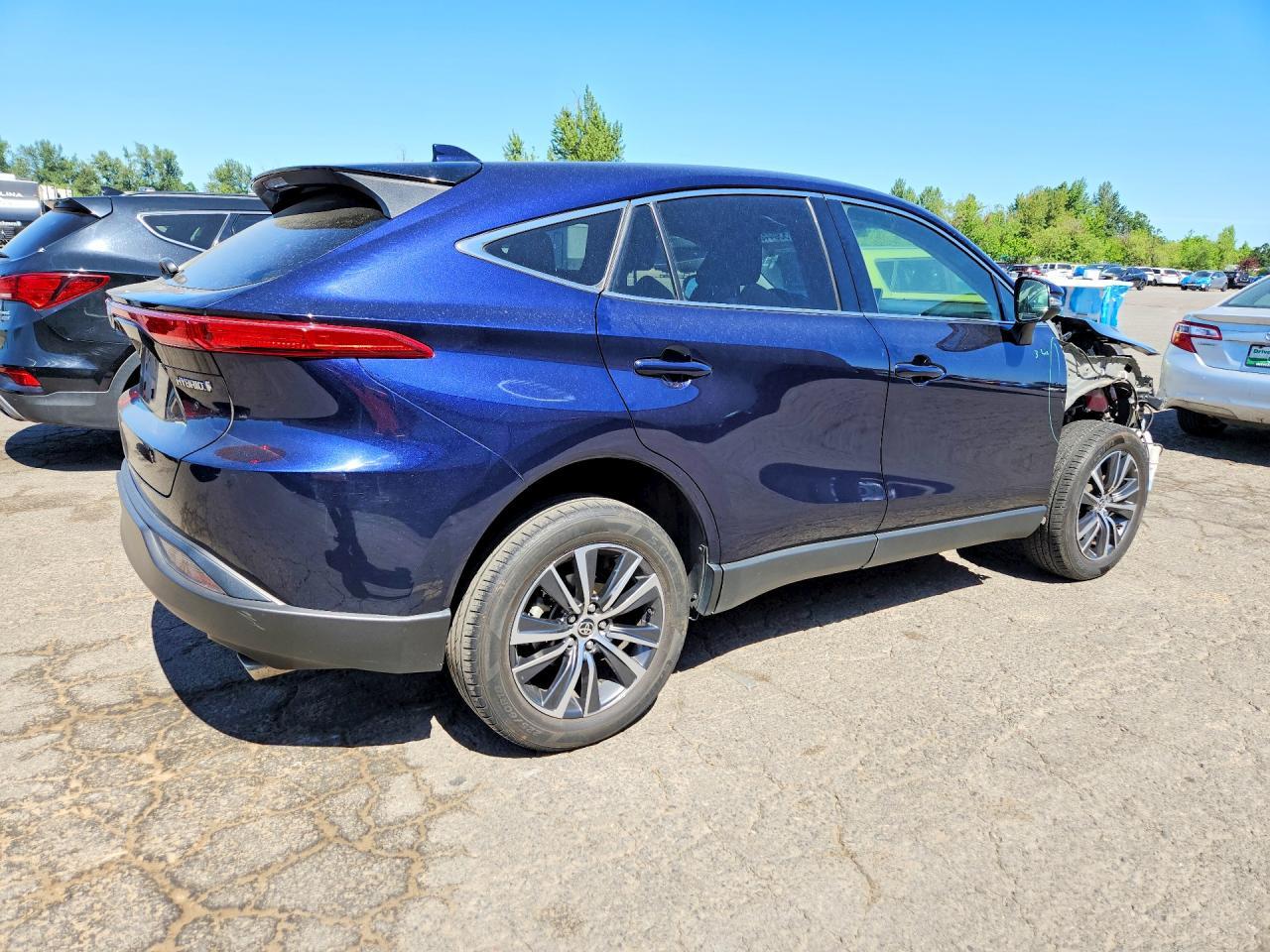 2022 Toyota Venza Le - Image 3