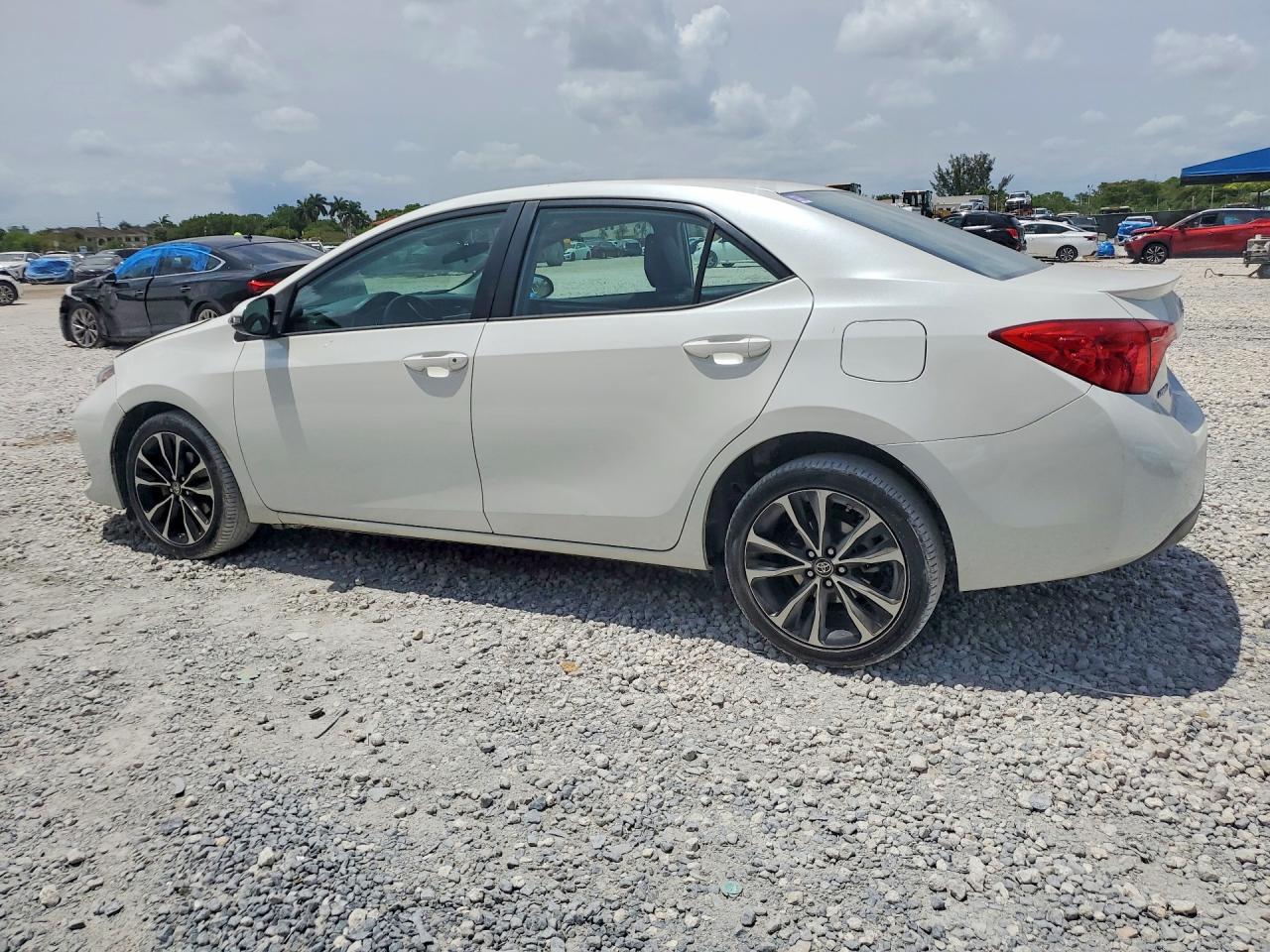 2018 Toyota Corolla Se - Image 2