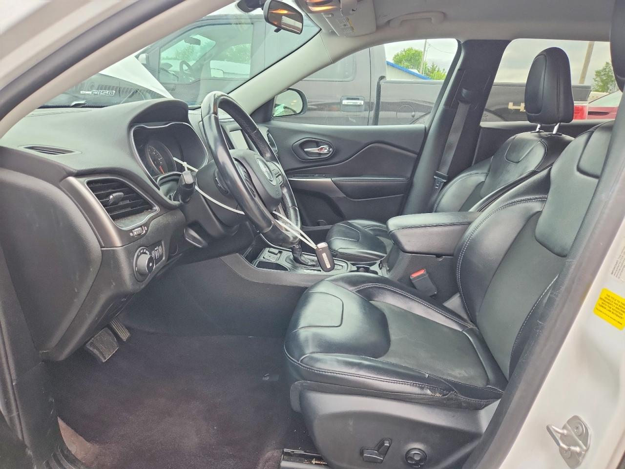 2019 Jeep Cherokee Latitude Plus - Image 7