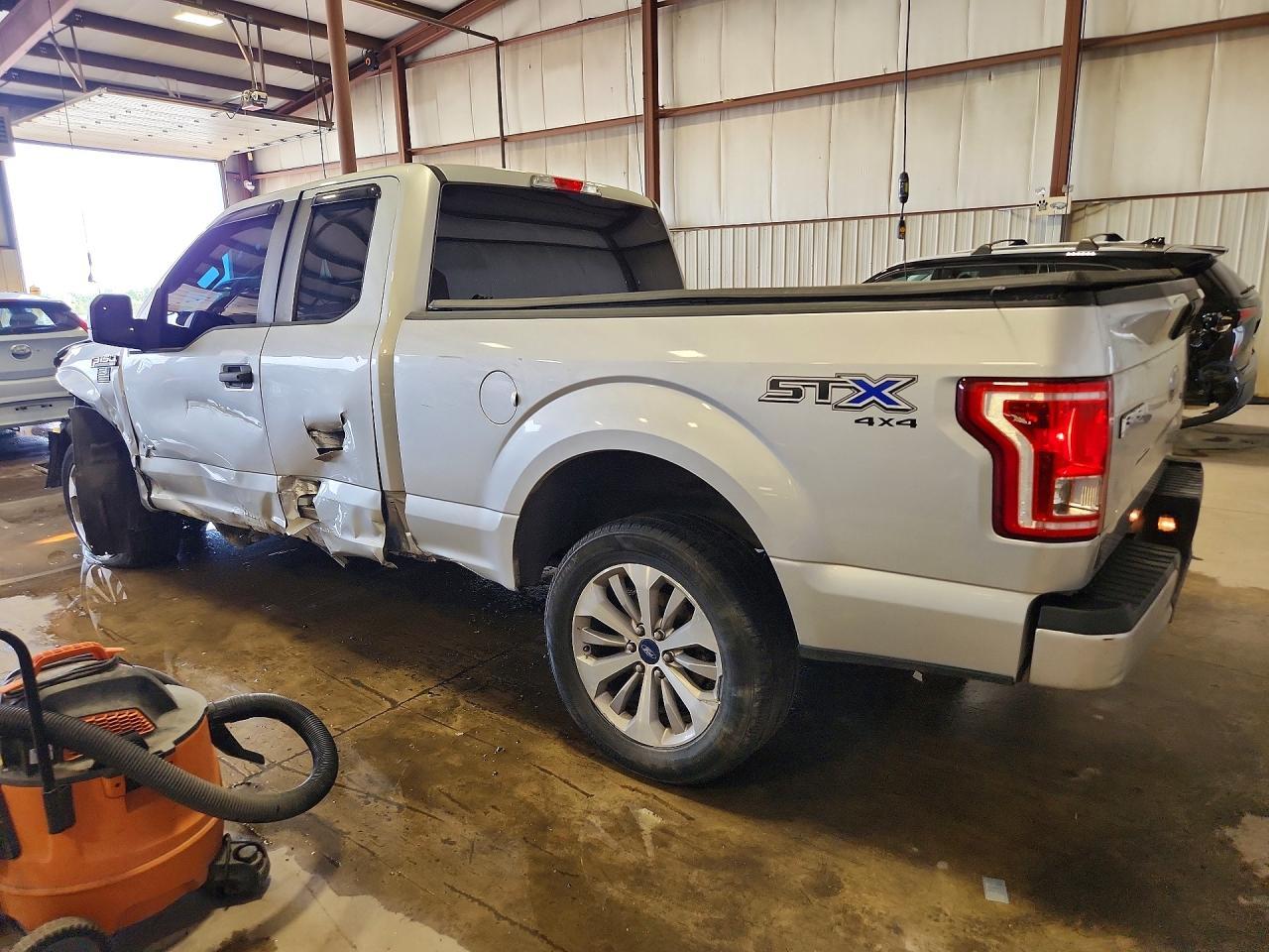 2017 Ford F150 Super Cab - Фото 2