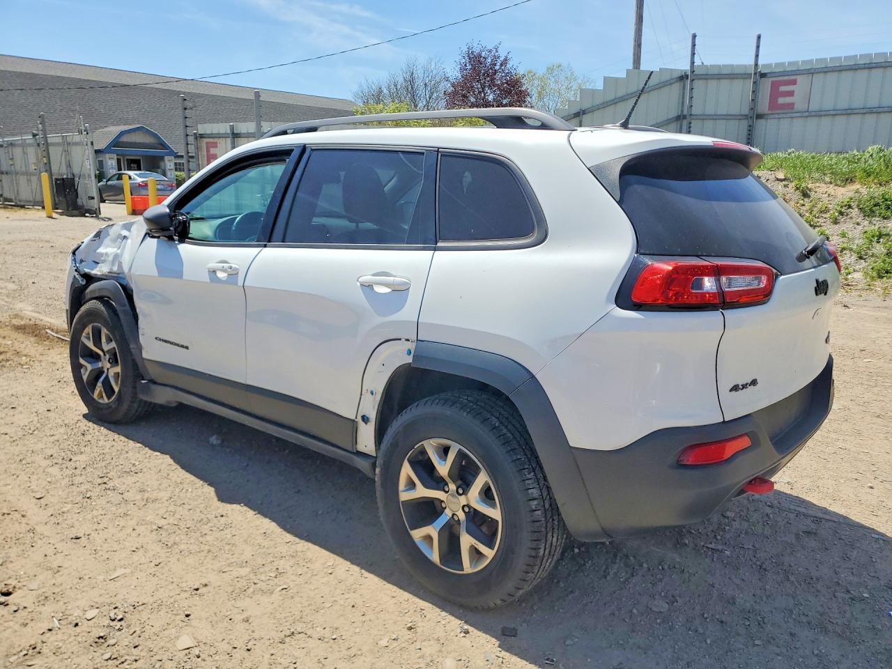 2015 Jeep Cherokee Trailhawk - Image 2