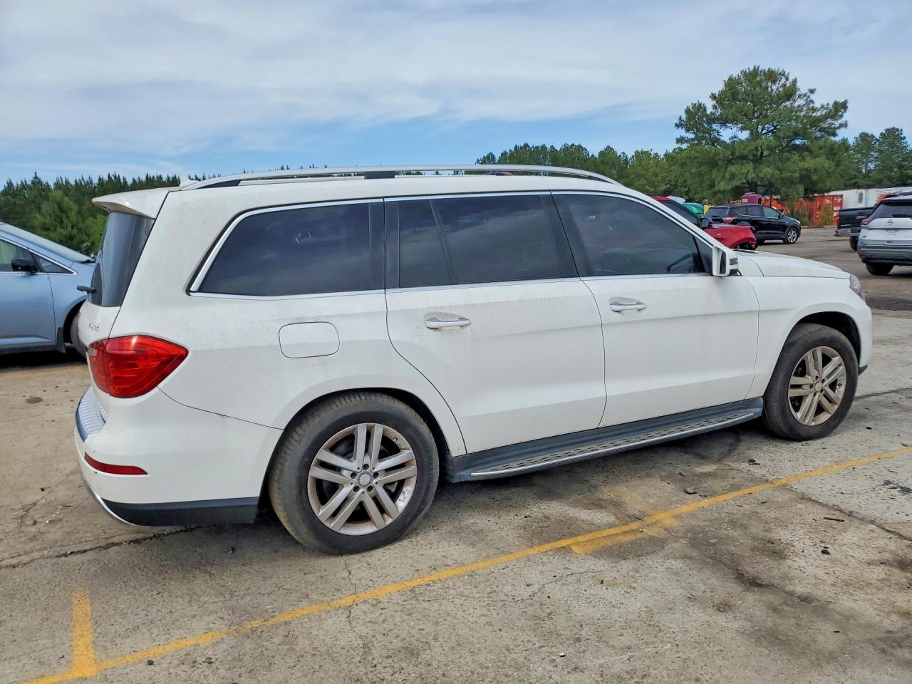 2014 Mercedes-Benz Gl 450 4Matic - Image 3