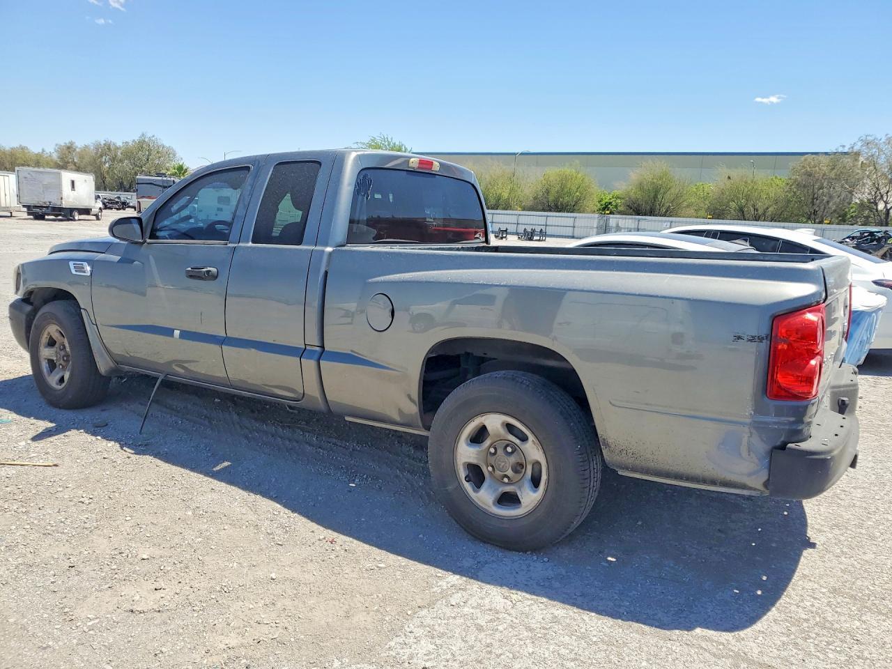 2005 Dodge Dakota St - Фото 2