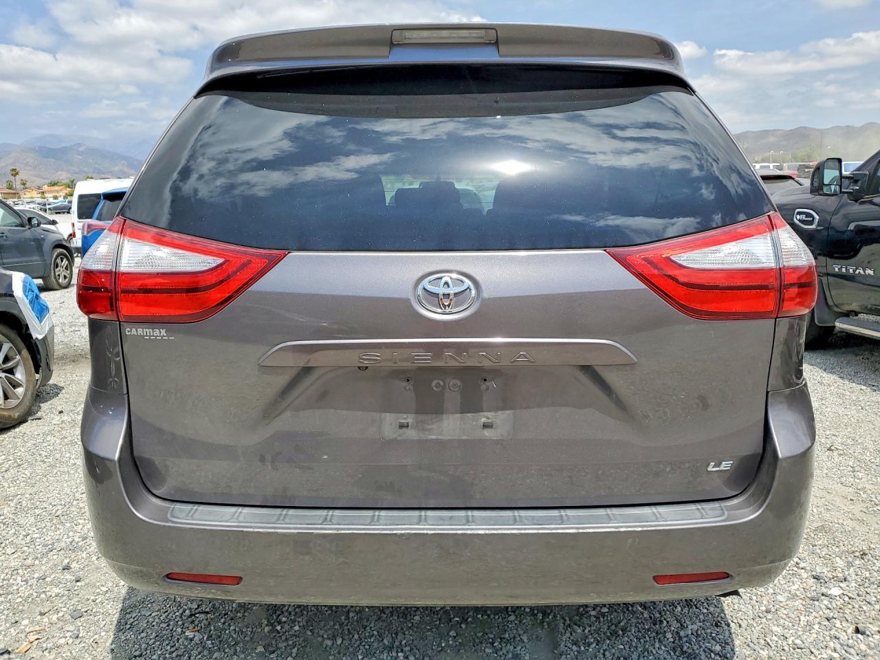 2017 Toyota Sienna Le - Фото 6