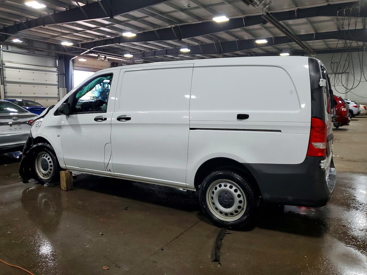 2022 Mercedes-Benz Metris - Фото 2