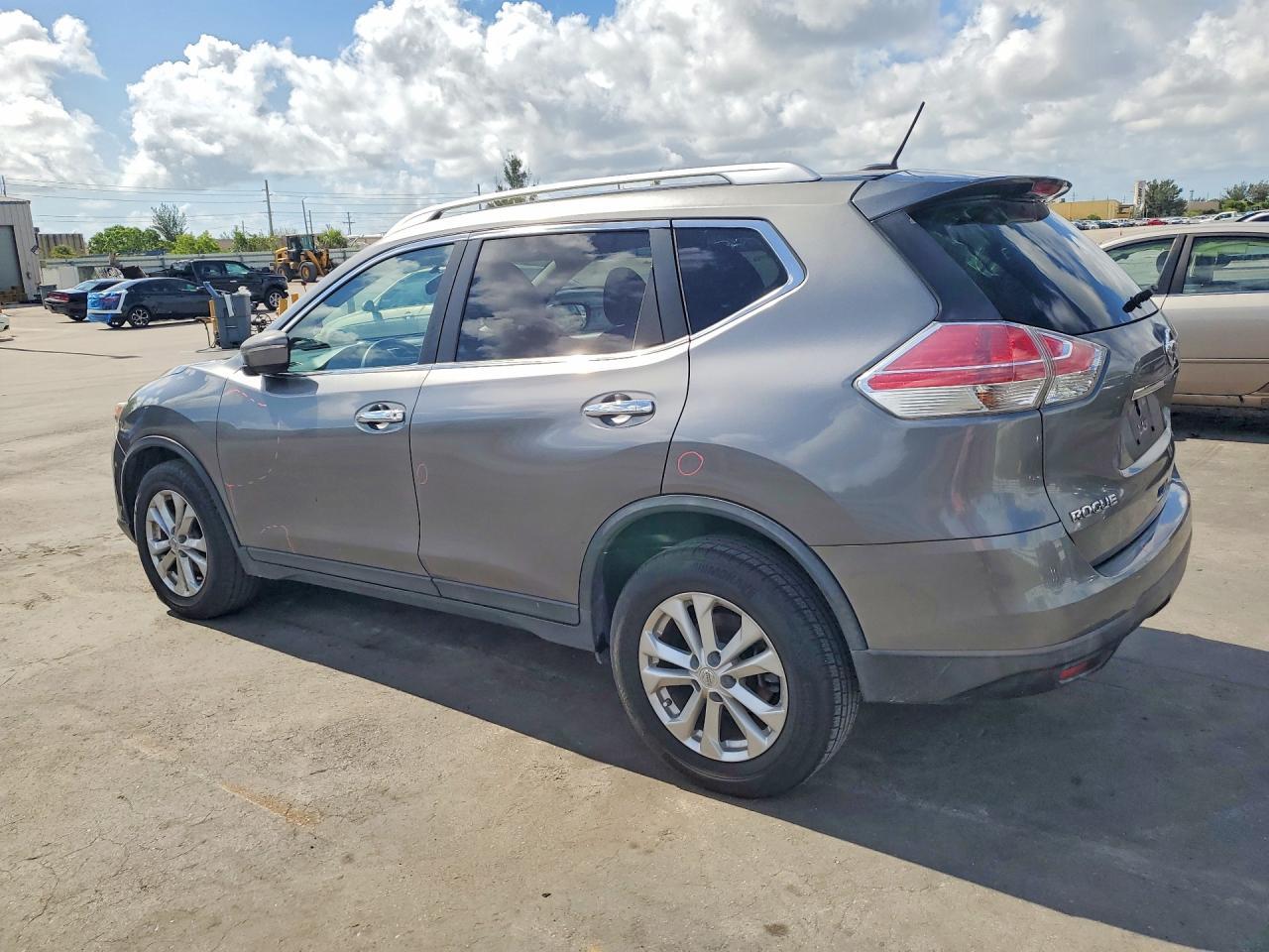 2015 Nissan Rogue Sv - Image 2