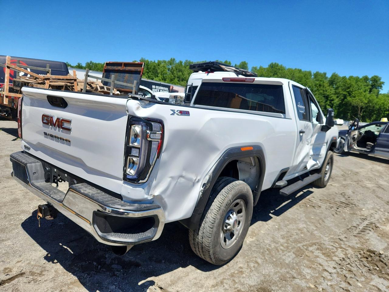 2024 GMC Sierra K3500 - Image 4