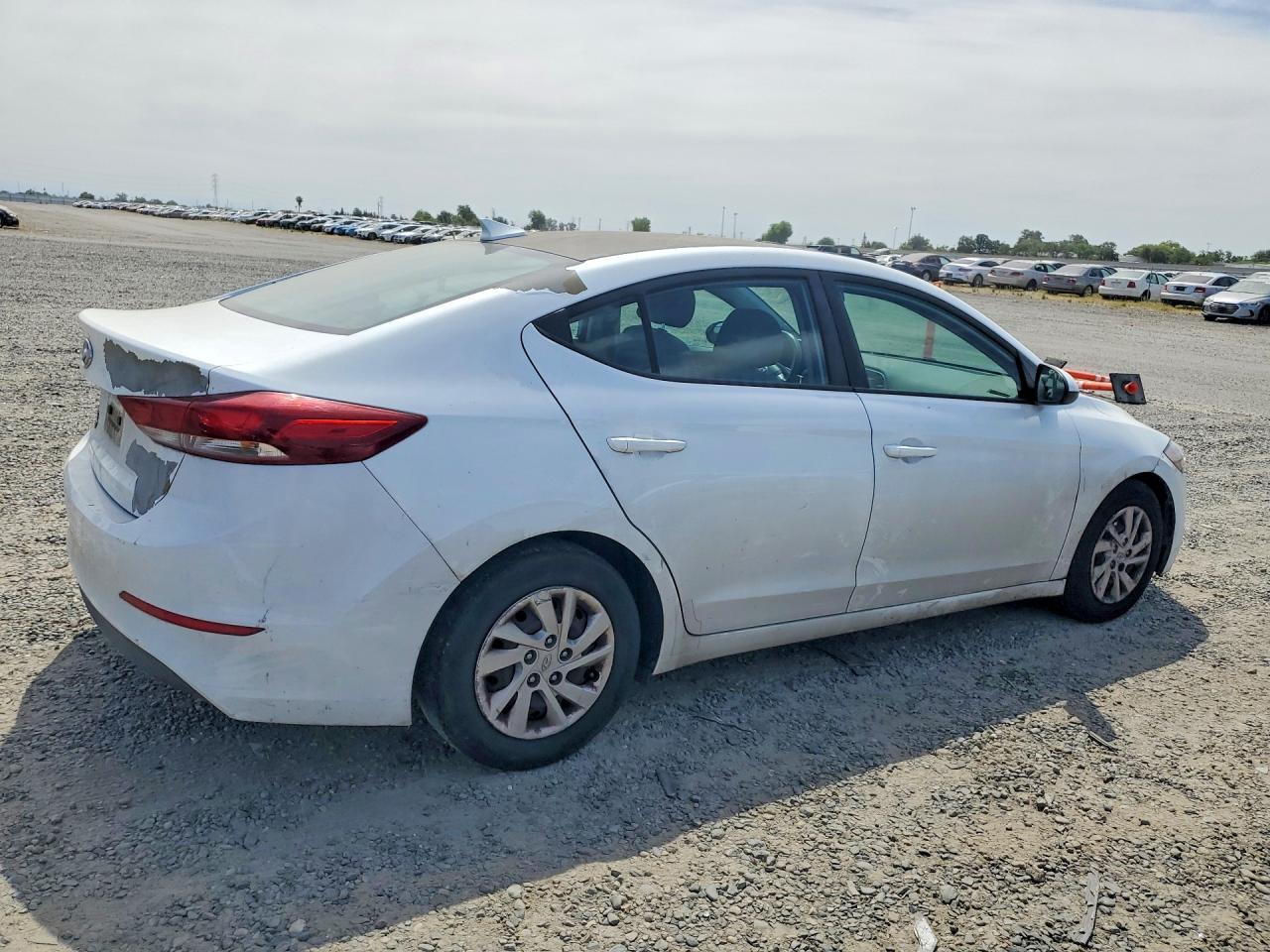 2017 Hyundai Elantra Se - Image 3