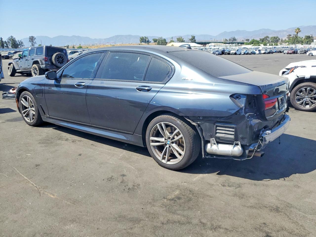 2018 BMW 740 Xe - Image 2