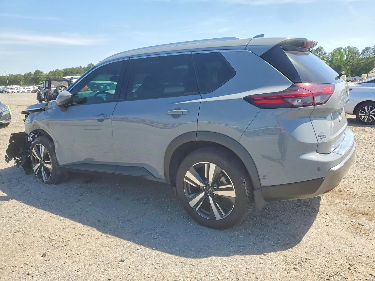2024 Nissan Rogue Sl - Image 2