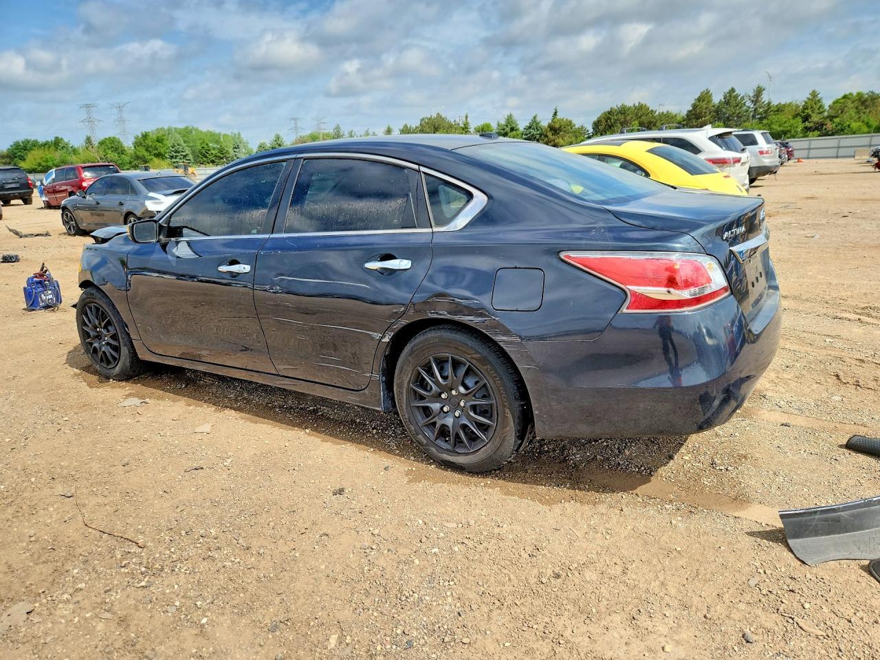 2015 Nissan Altima 2.5 S - Фото 2