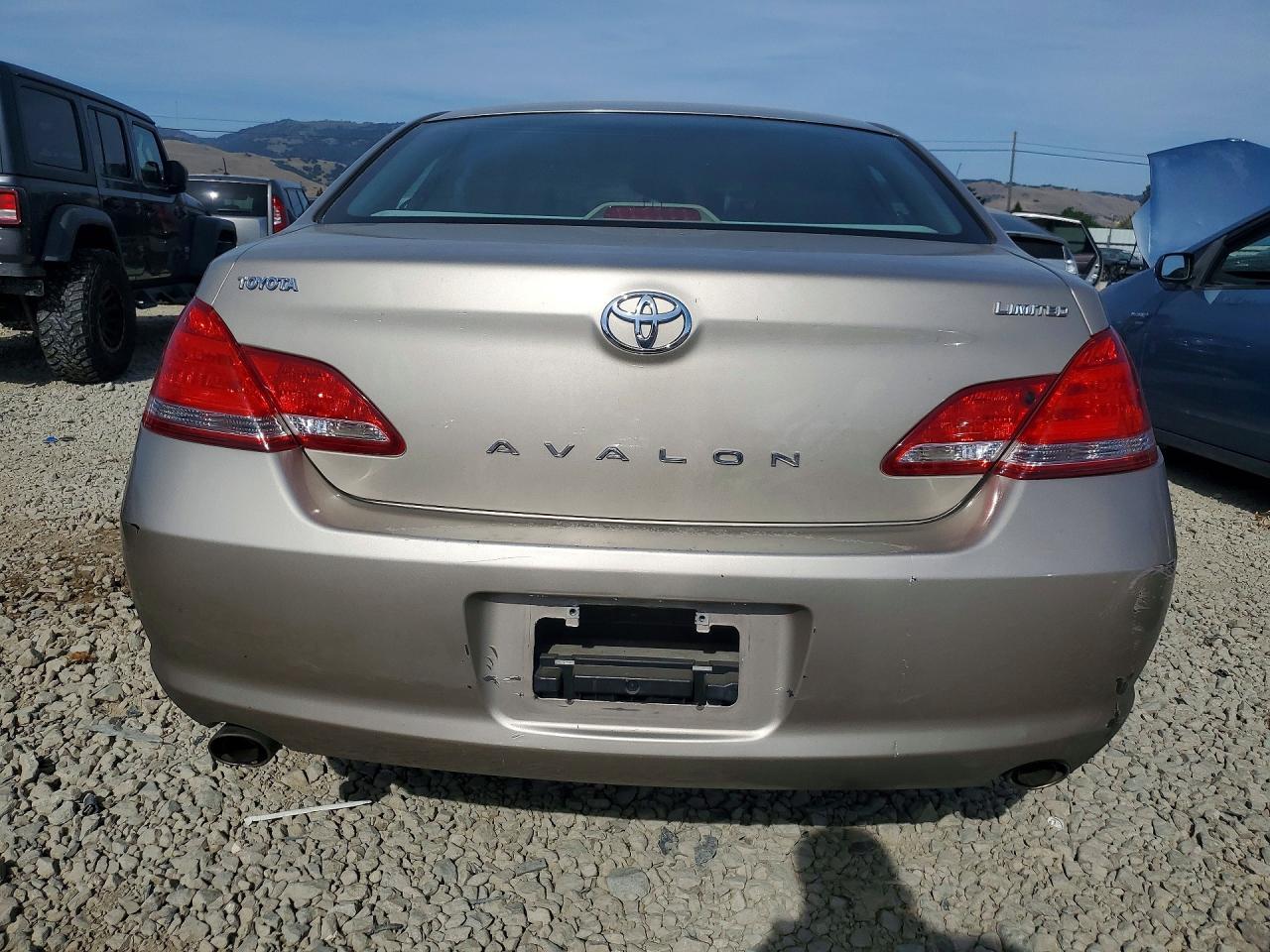 2006 Toyota Avalon Limited - Image 6