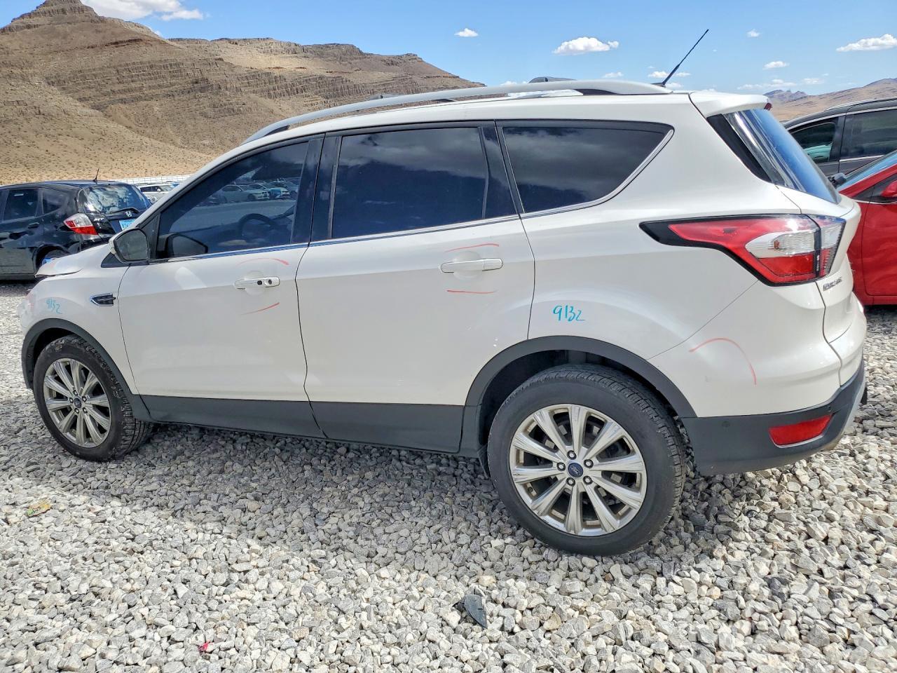 2017 Ford Escape Titanium - Фото 2