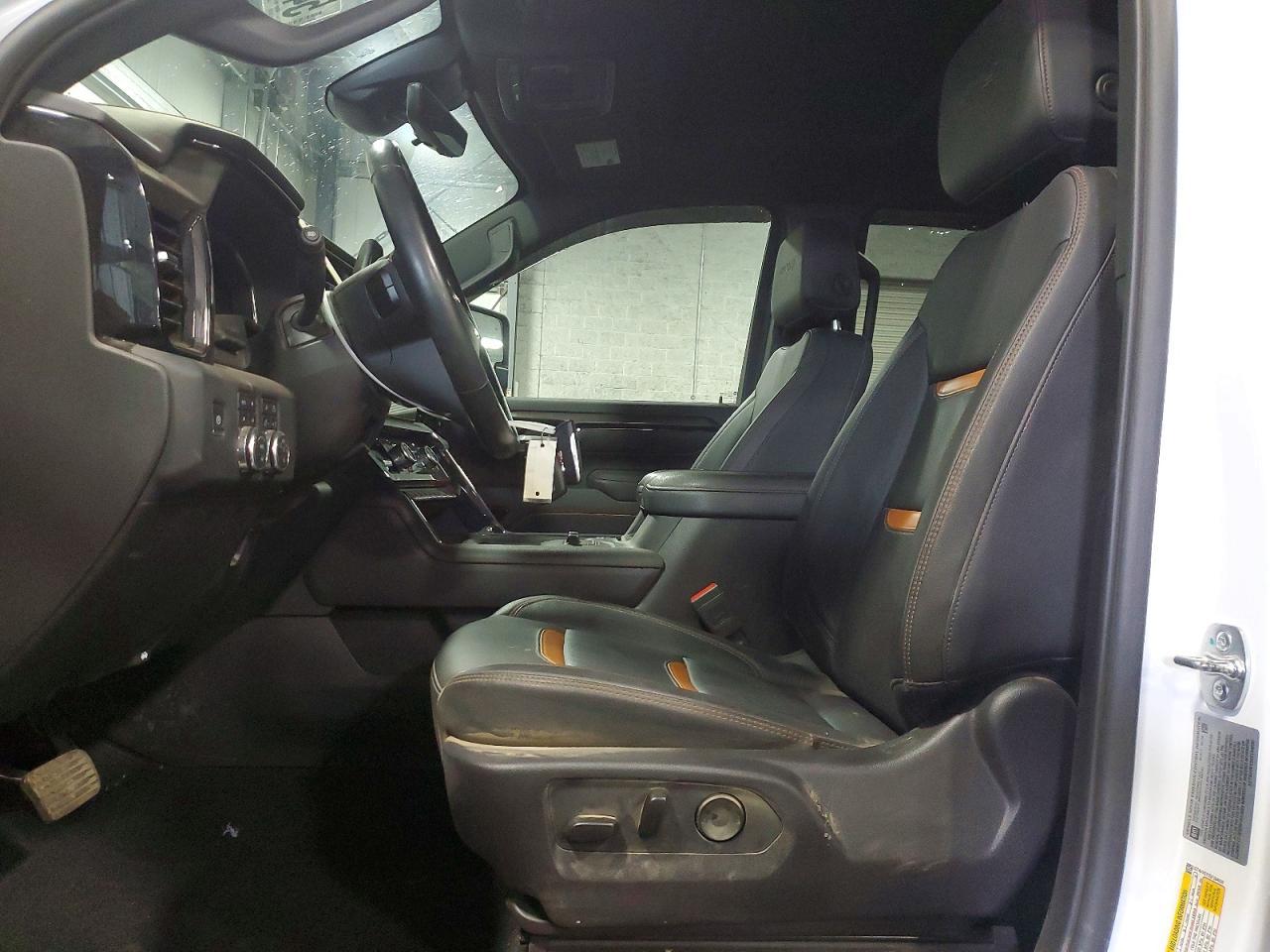 2025 GMC Sierra K3500 At4 - Фото 7