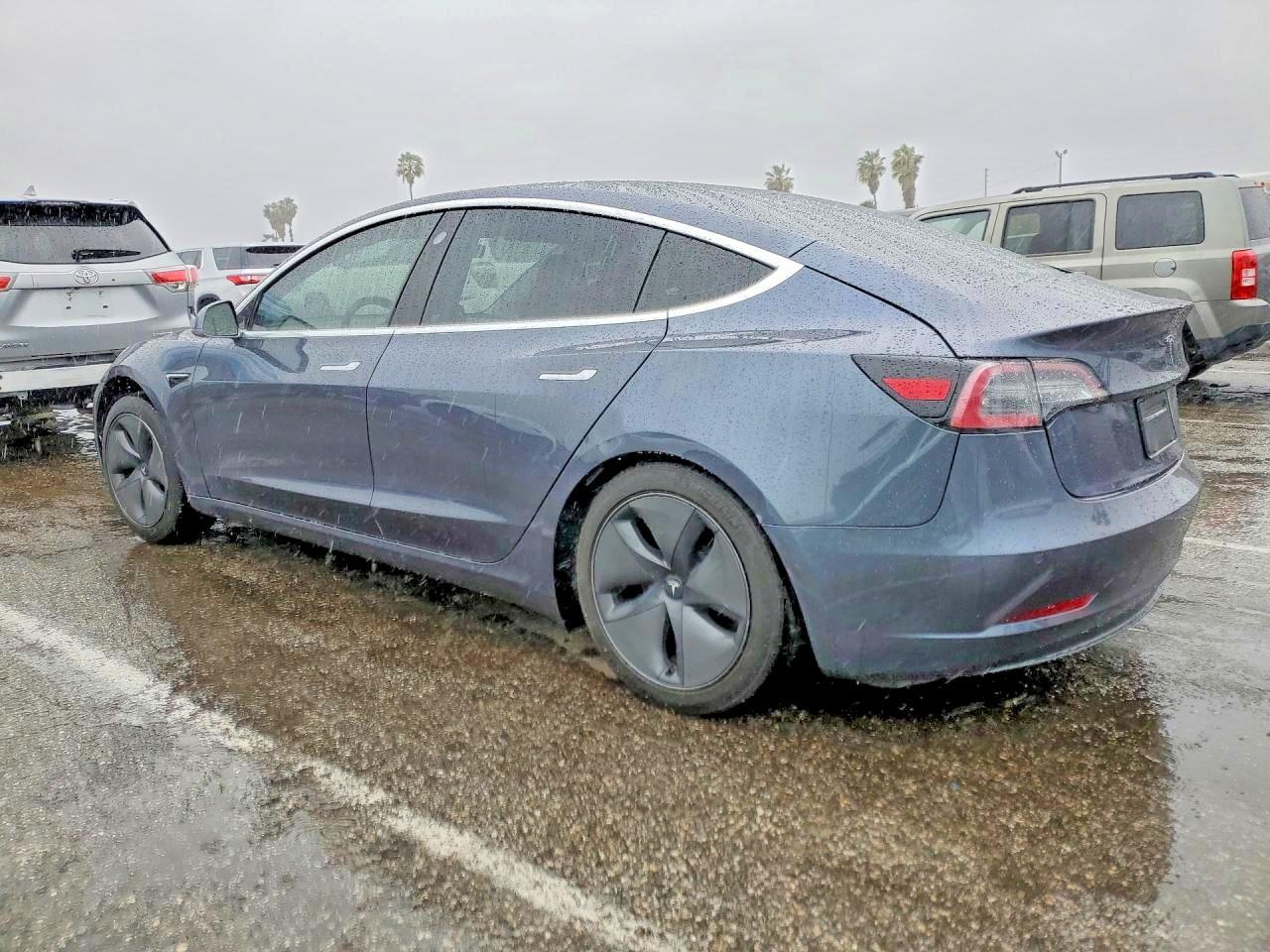 2020 Tesla Model 3 - Фото 2