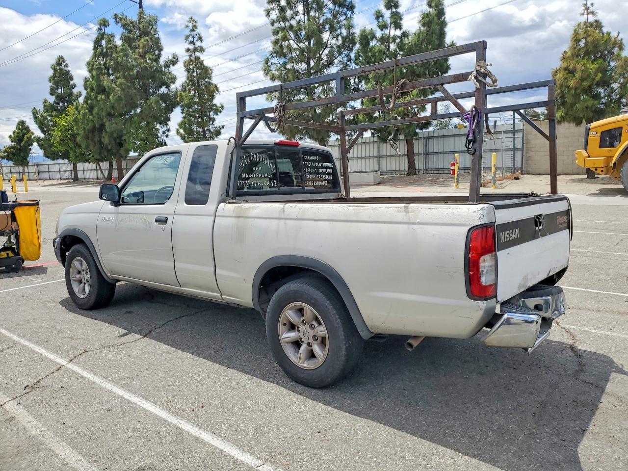 1999 Nissan Frontier - Image 2