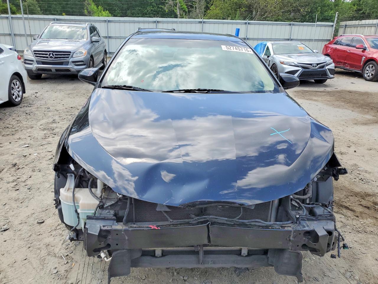 2016 Toyota Camry Le - Image 5
