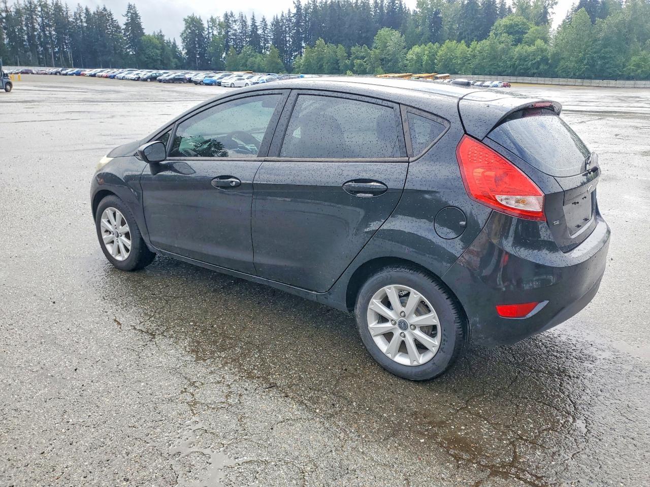 2011 Ford Fiesta Se - Image 2