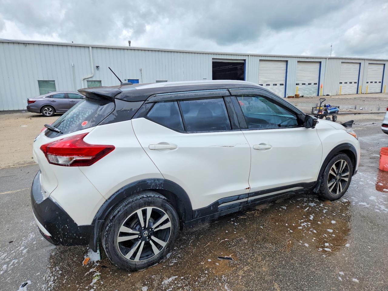 2019 Nissan Kicks Sr - Фото 3