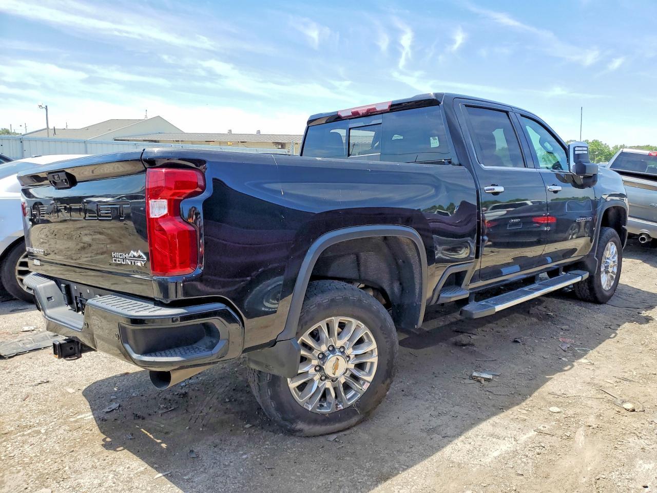 2021 Chevrolet Silverado K2500 High Country - Фото 3