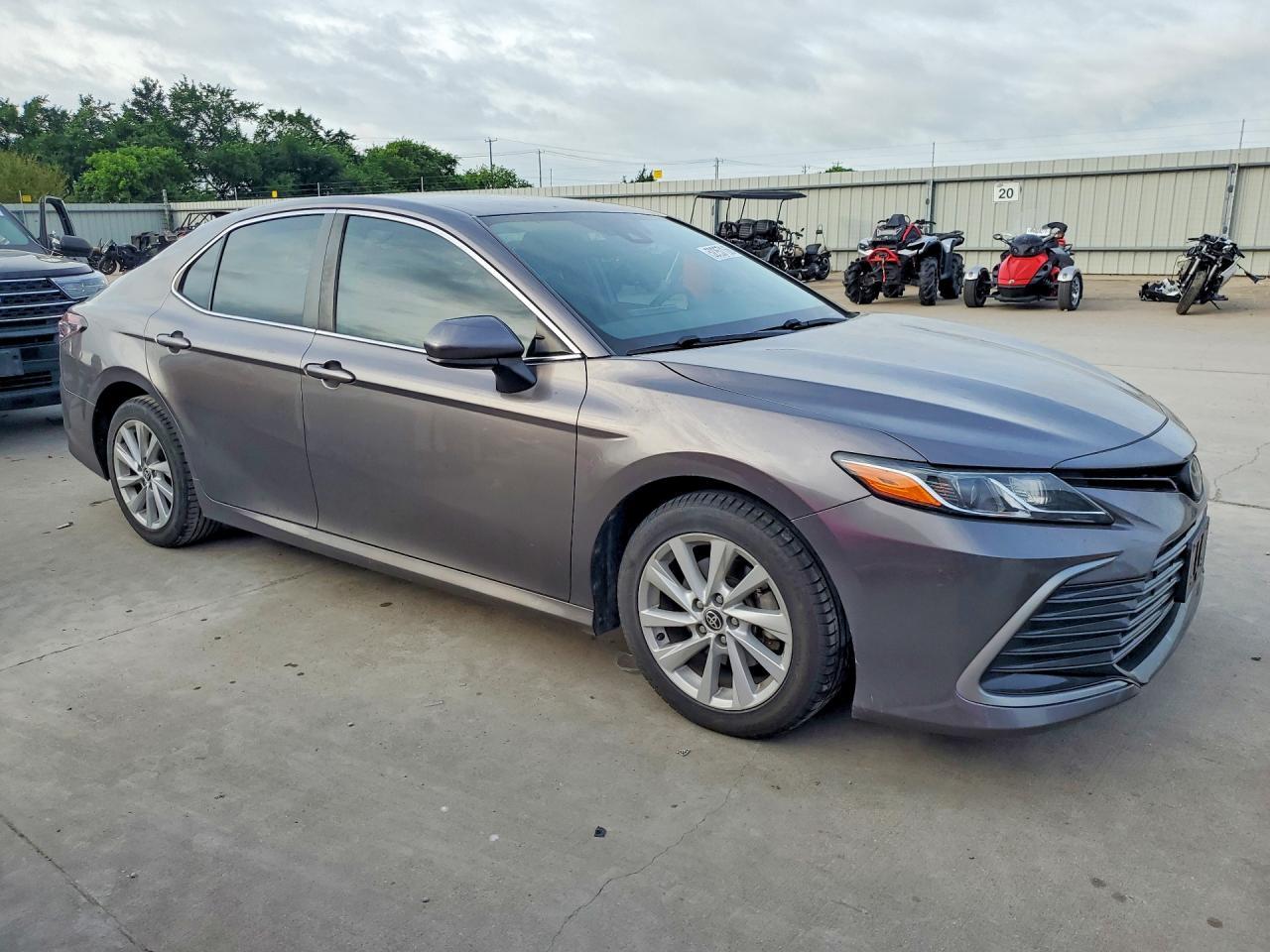 2021 Toyota Camry Le - Фото 4