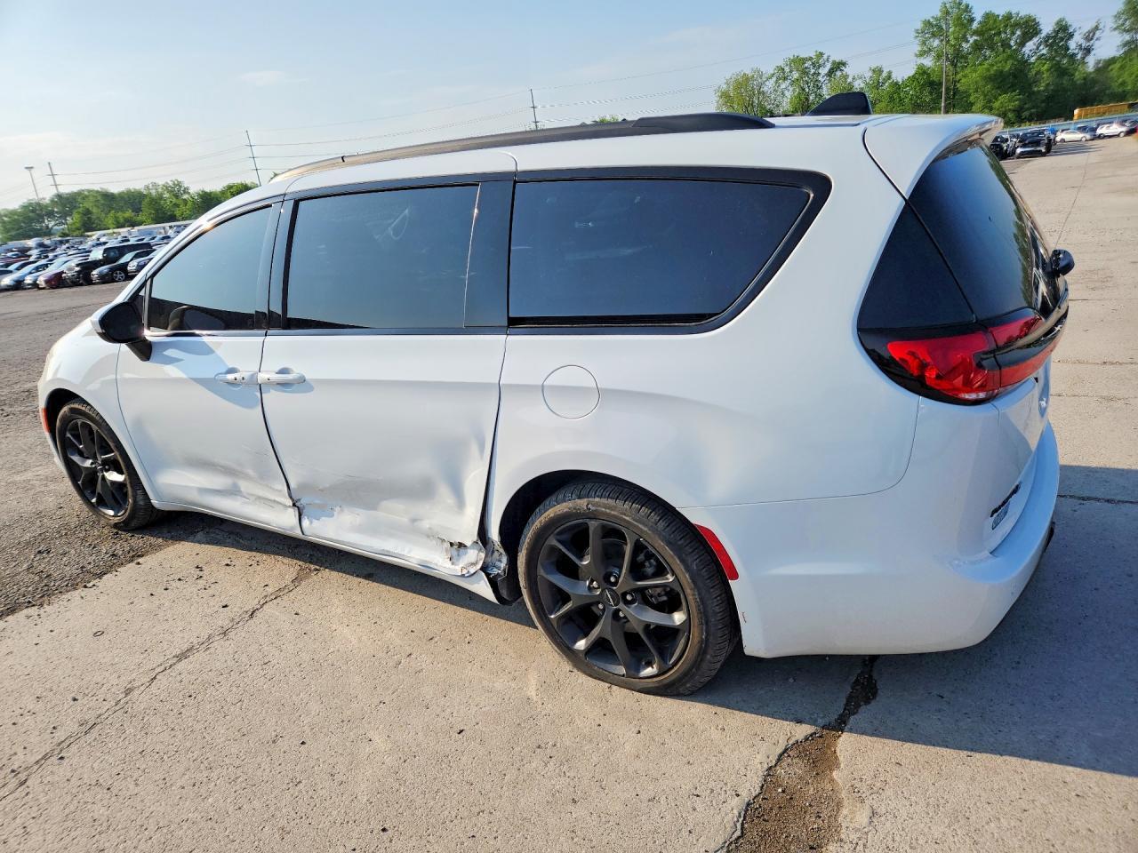 2023 Chrysler Pacifica Touring L - Фото 2