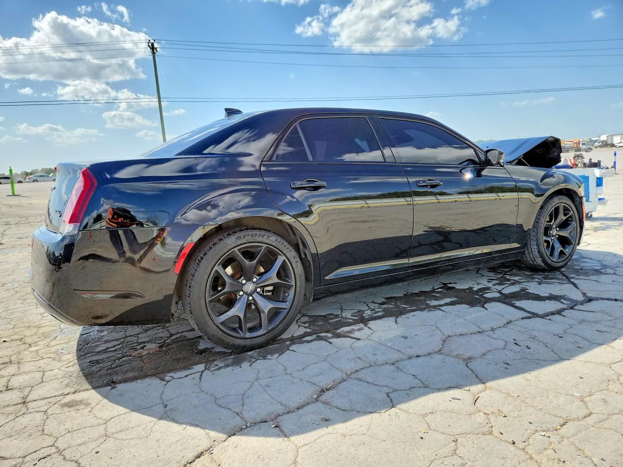 2022 Chrysler 300 S - Фото 3