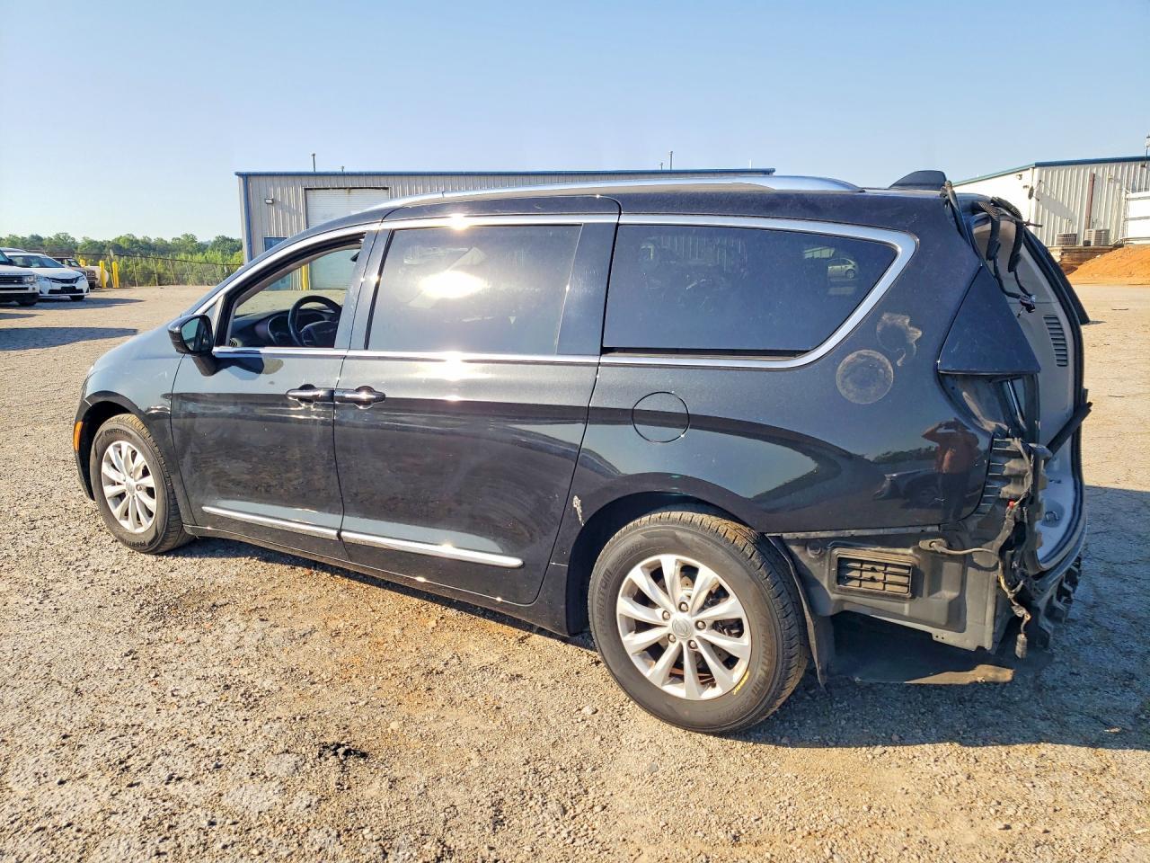 2018 Chrysler Pacifica Touring L - Фото 2
