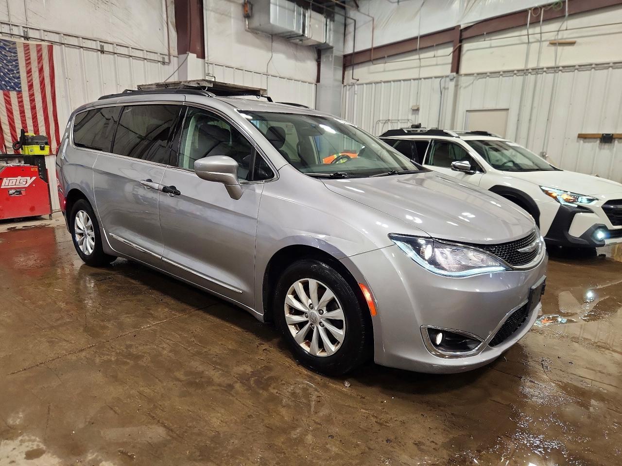 2017 Chrysler Pacifica Touring L - Image 4