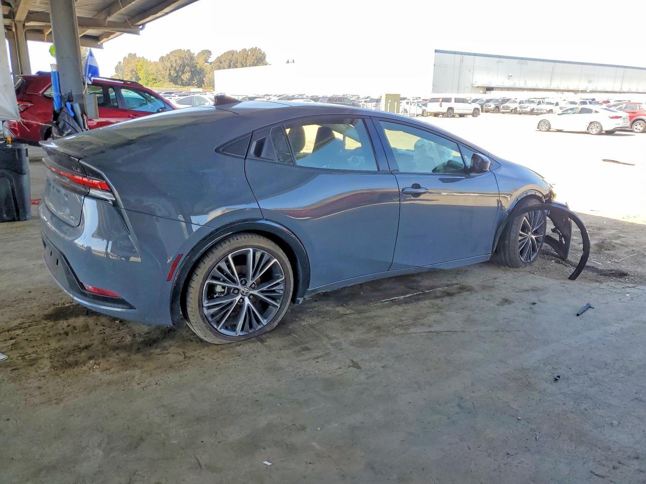 2024 Toyota Prius Xle - Image 3