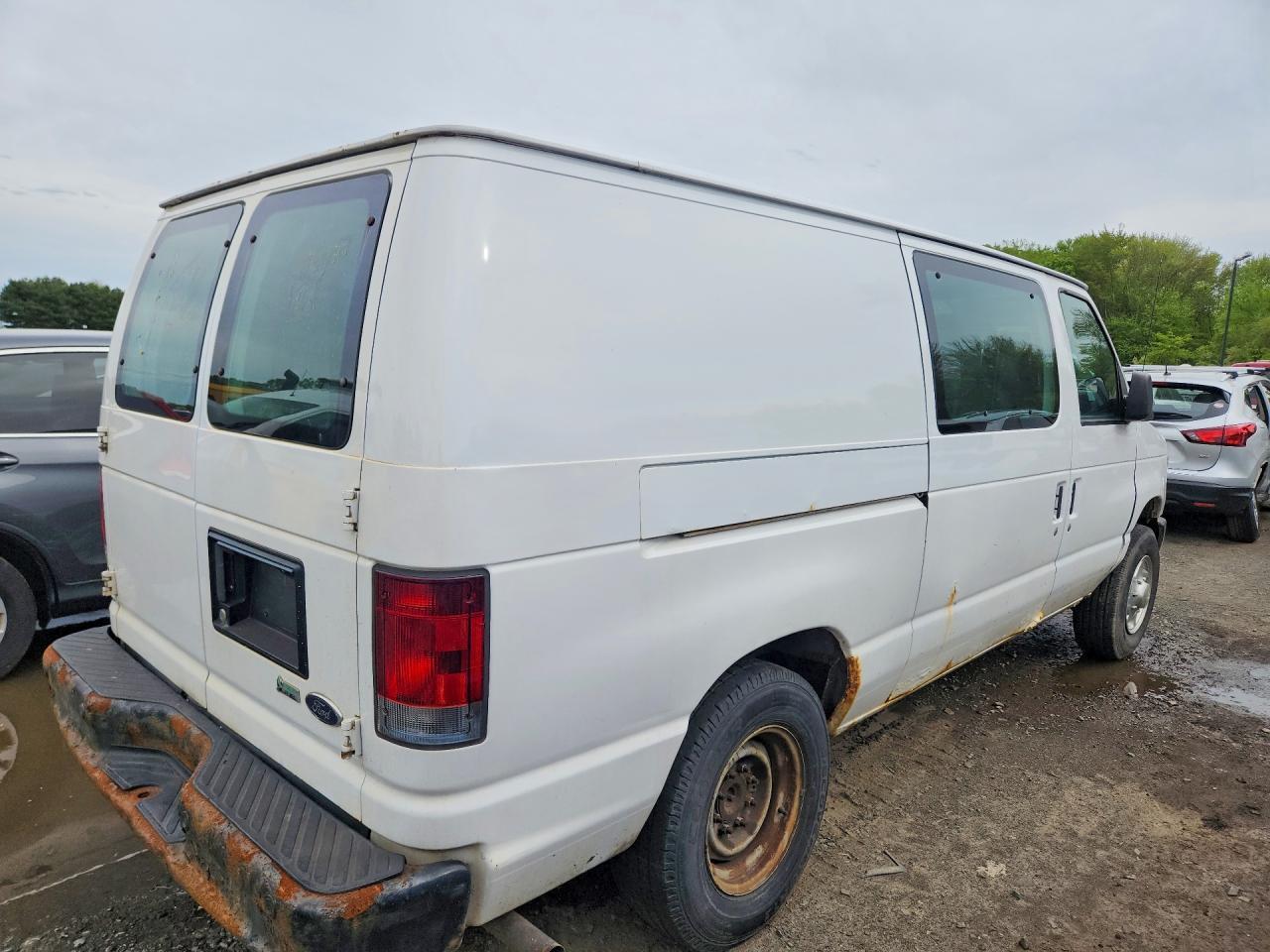 2013 Ford Econoline E150 Van - Фото 3
