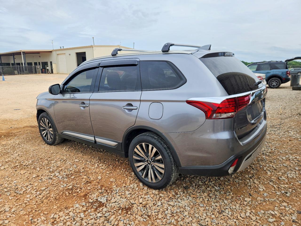 2019 Mitsubishi Outlander Es - Image 2