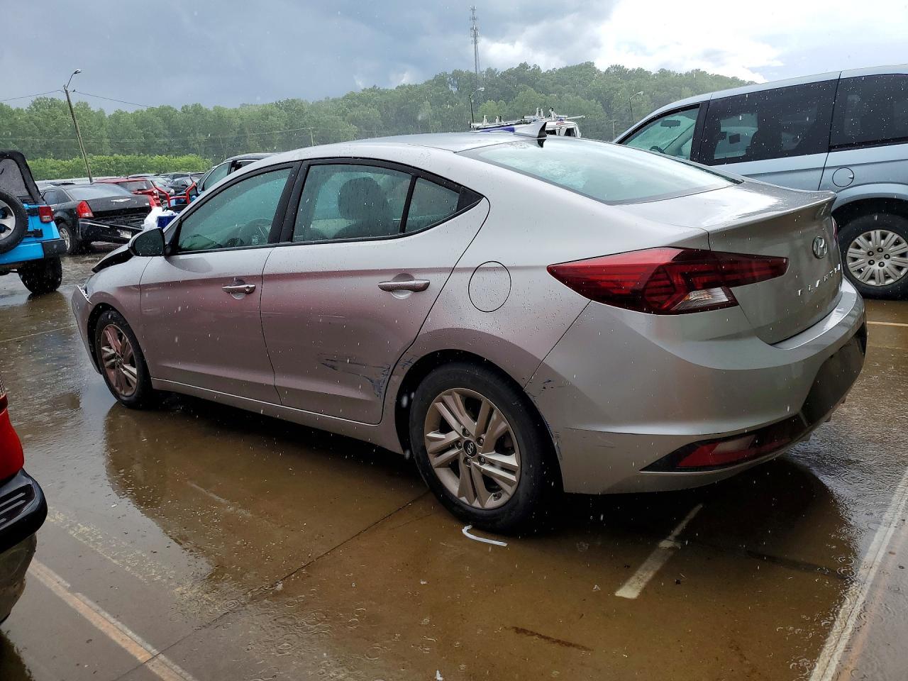 2020 Hyundai Elantra - Фото 2