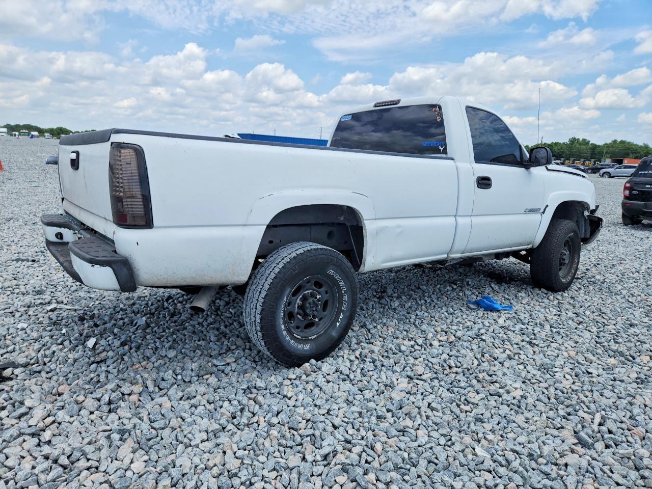 2007 Chevrolet Silverado C2500 Heavy Duty - Image 3