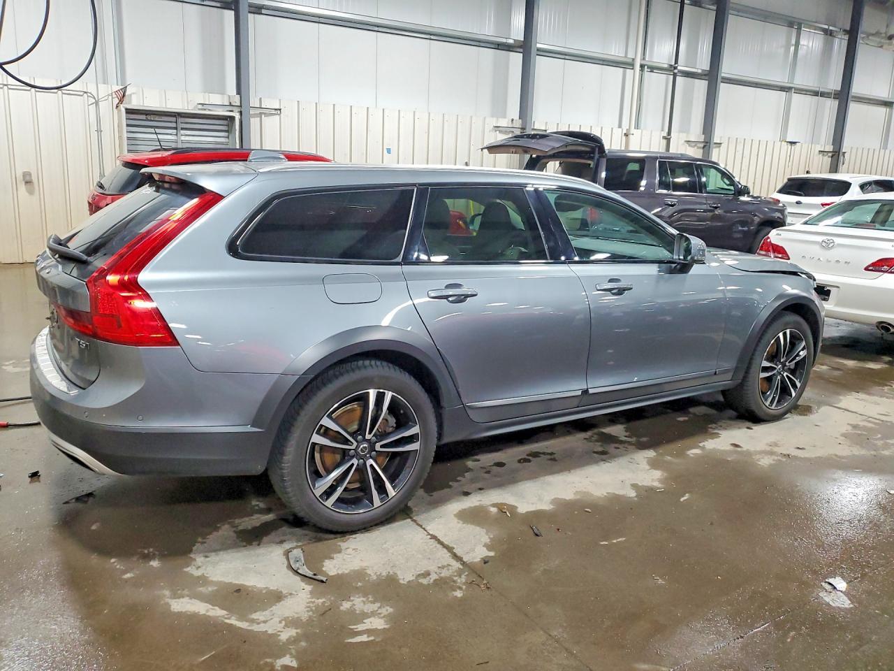 2019 Volvo V90 Cross Country T5 Momentum - Image 3