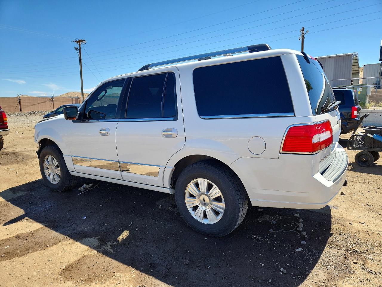2014 Lincoln Navigator - Image 2