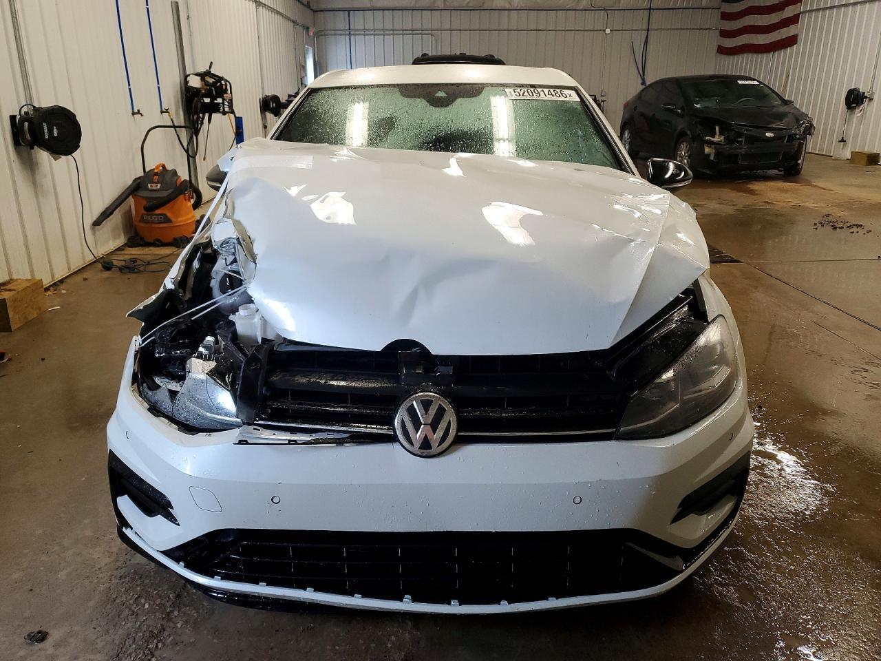 2019 Volkswagen Golf R - Image 5