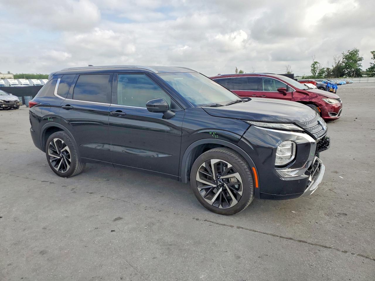 2024 Mitsubishi Outlander Sel - Image 4