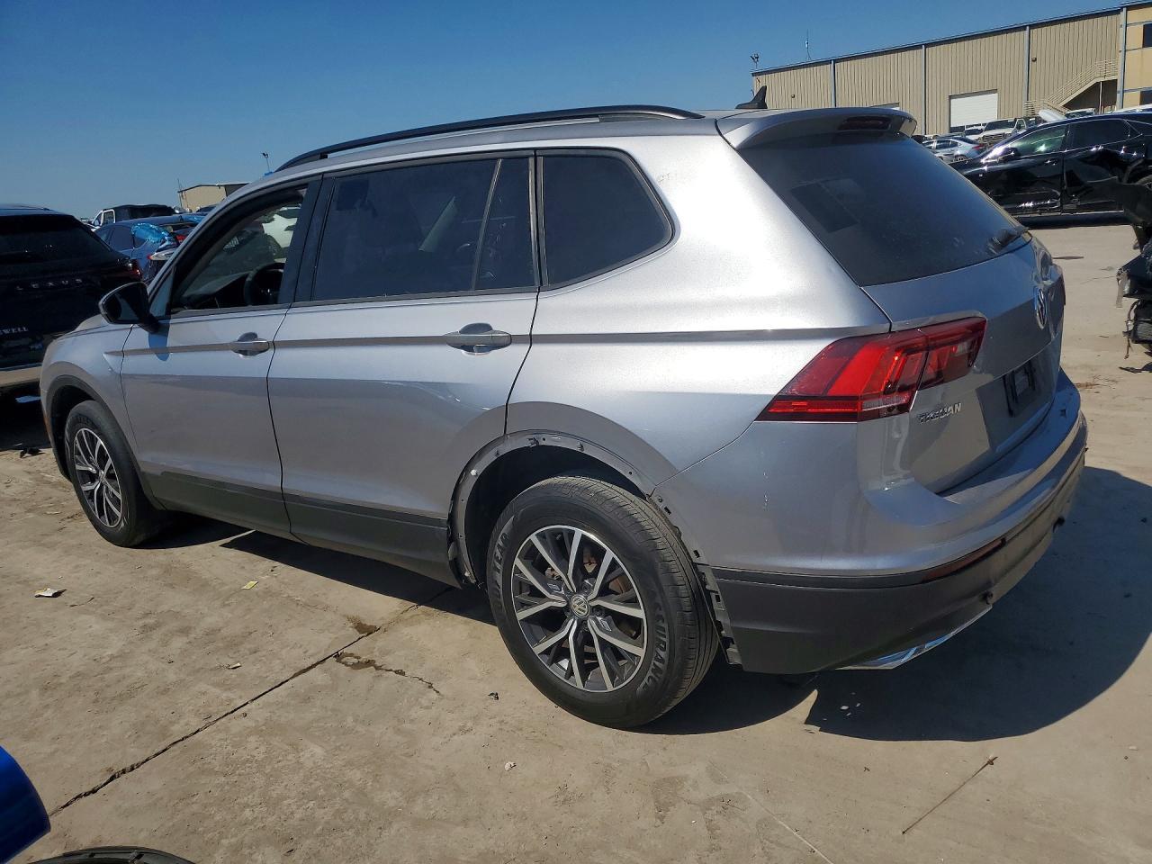 2021 Volkswagen Tiguan S - Фото 2