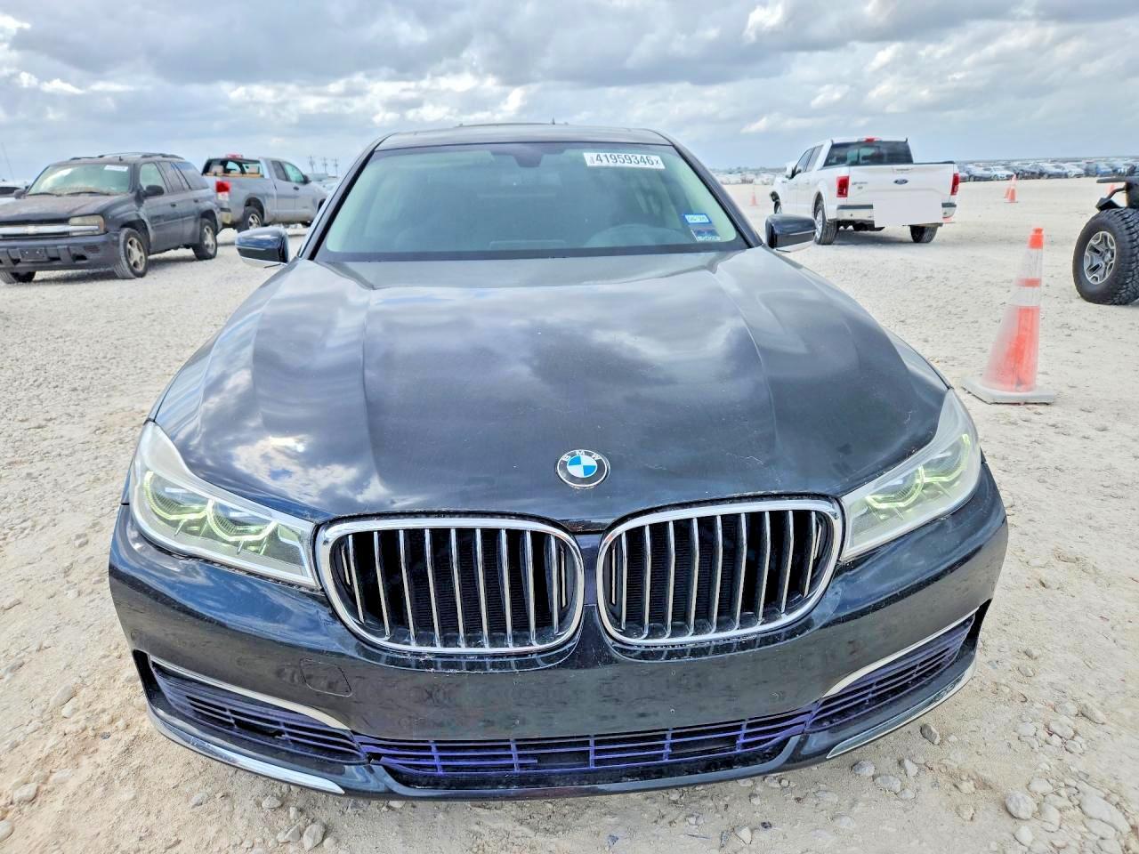2016 BMW 750 I - Фото 5