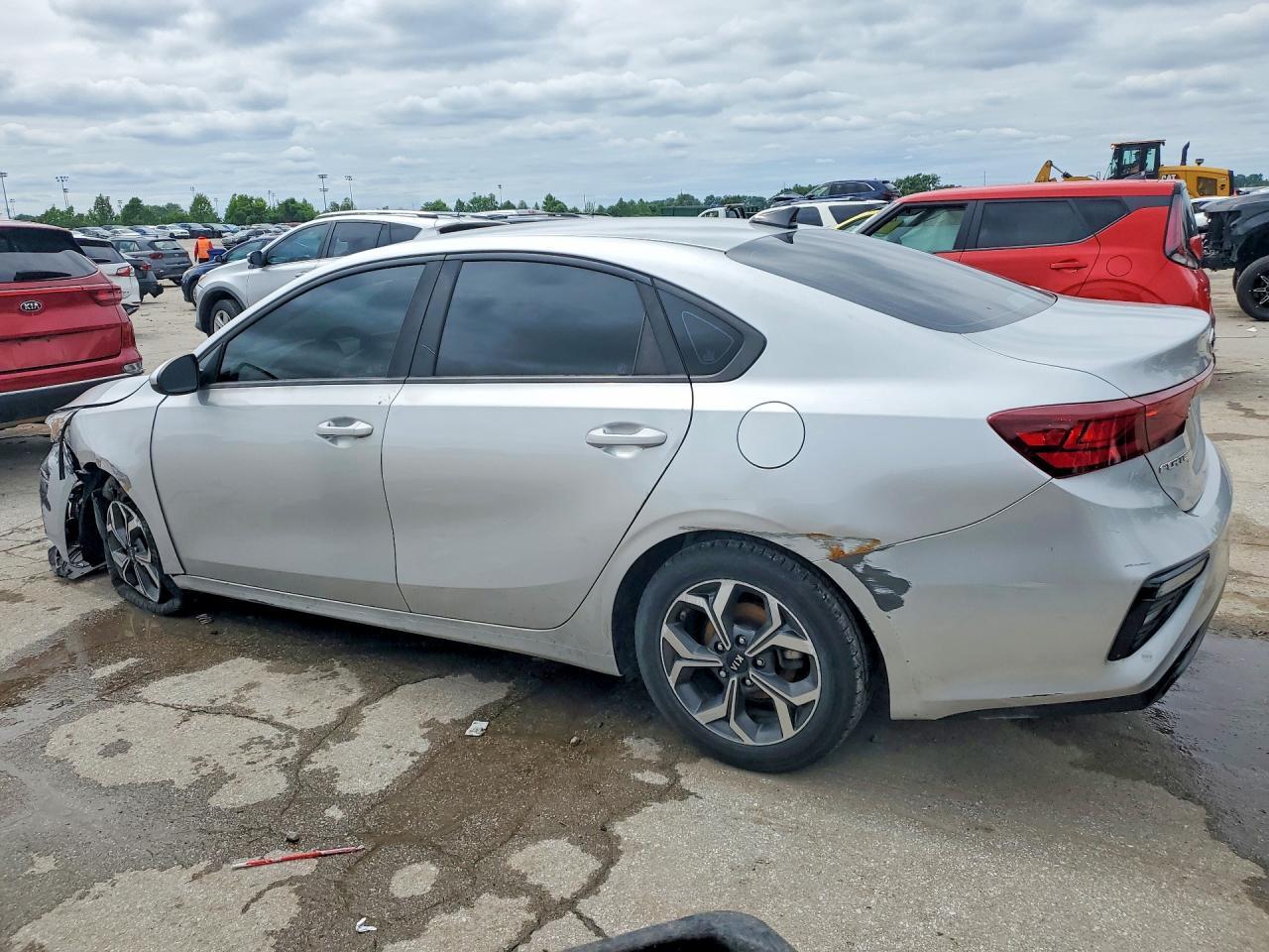 2020 Kia Forte Lxs - Image 2