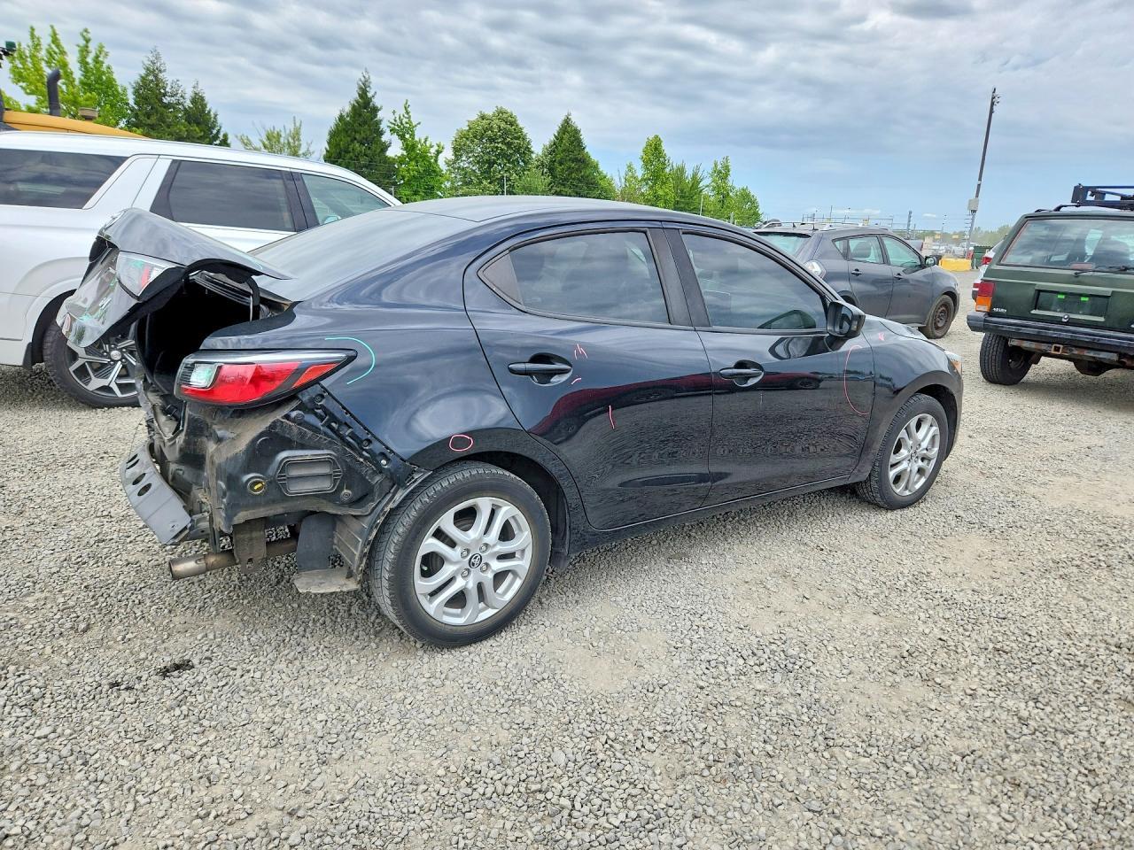 2017 Toyota Yaris Ia Base - Фото 3