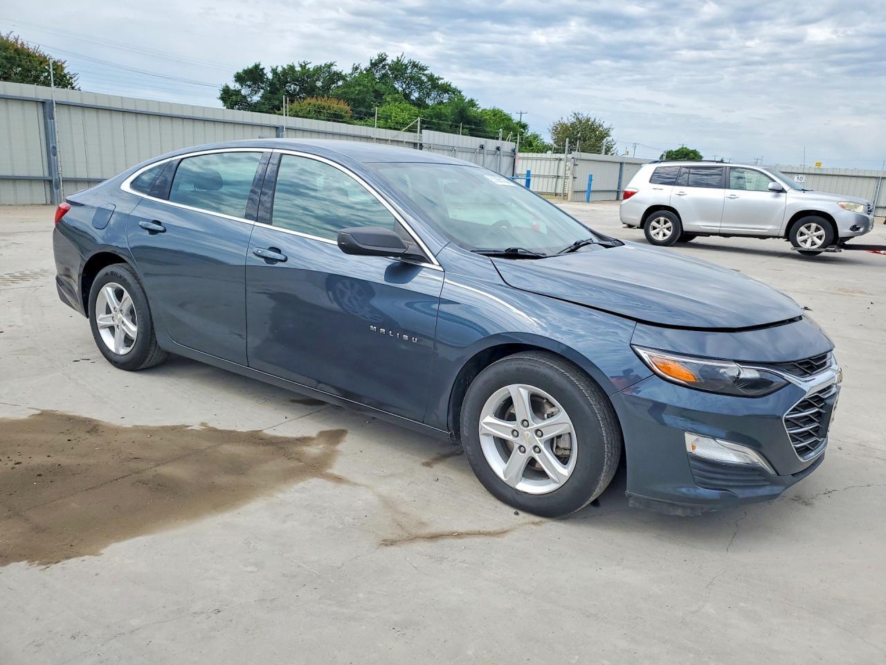 2020 Chevrolet Malibu Ls - Image 4