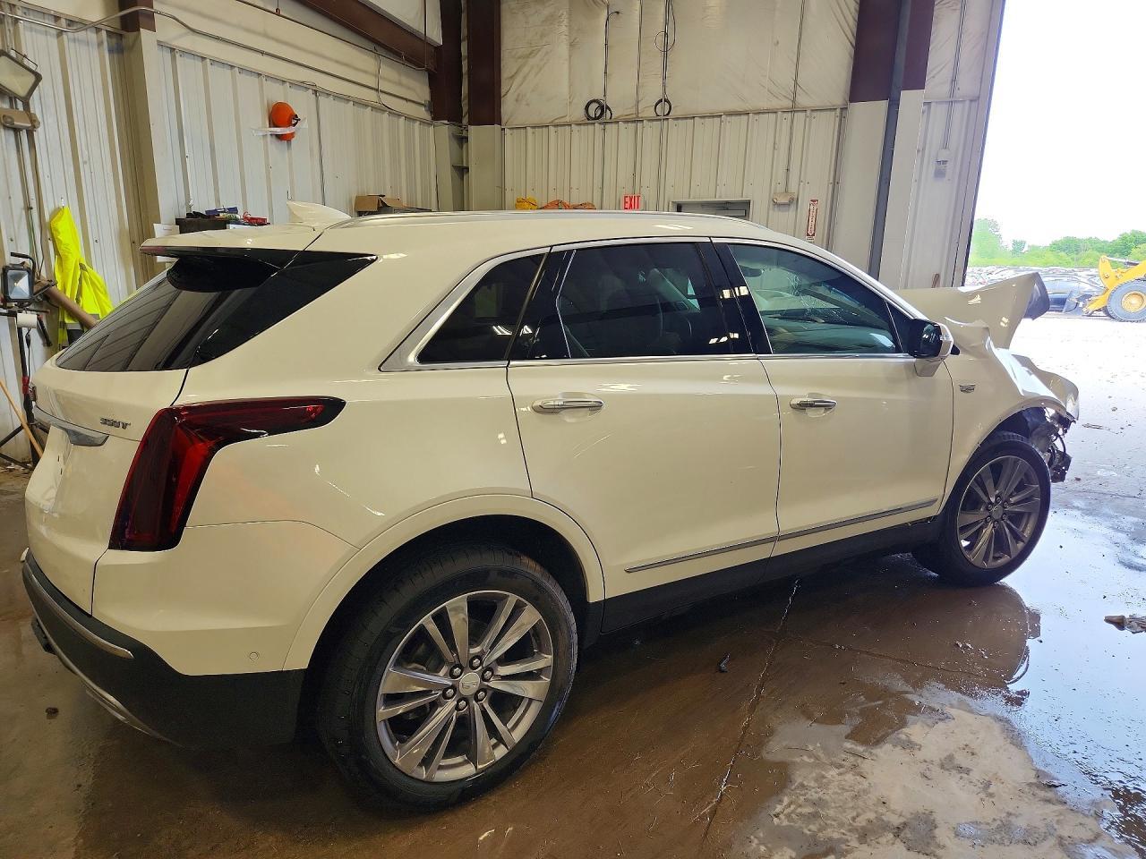 2025 Cadillac Xt5 Premium Luxury - Image 3