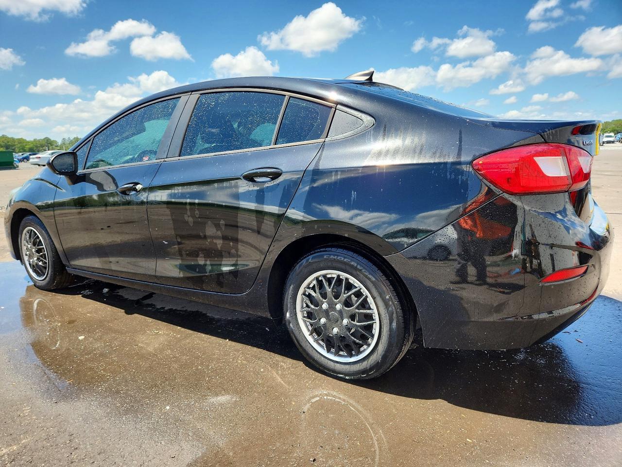 2018 Chevrolet Cruze Ls - Фото 2